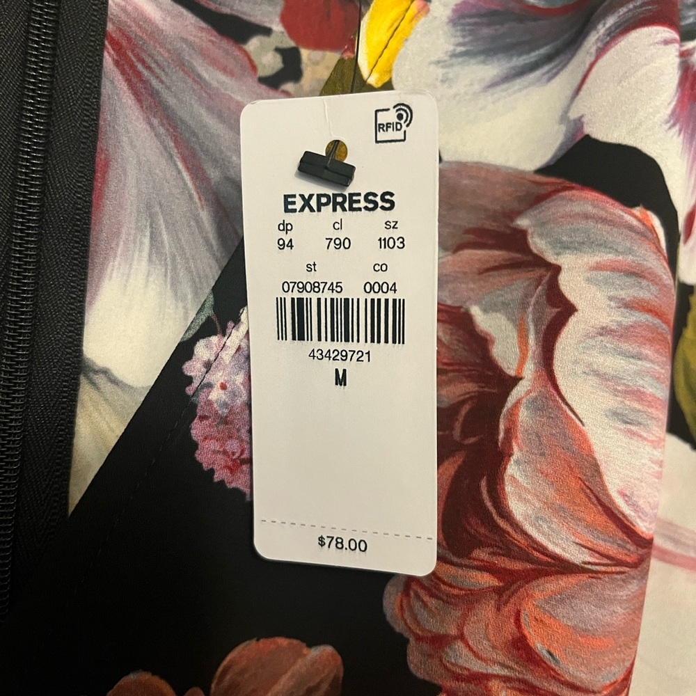 π Flowered Romper from Express π - Picture 3 of 4